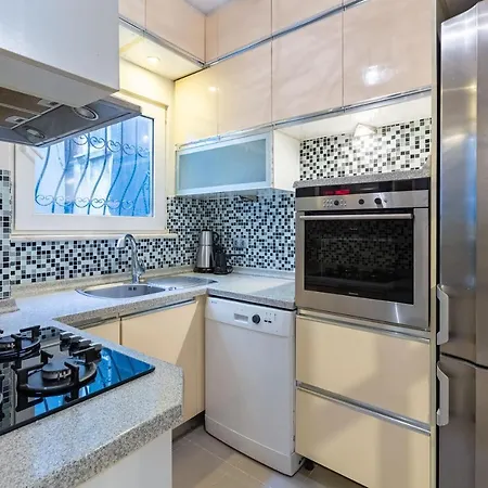 Апартаменты Flat With Excellent Location In Tesvikiye, Sisli Стамбул