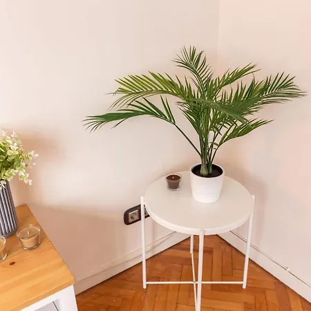 Апартаменты Flat With Excellent Location In Tesvikiye, Sisli Стамбул