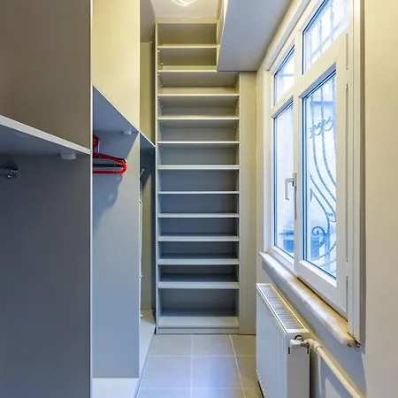 Апартаменты Flat With Excellent Location In Tesvikiye, Sisli *